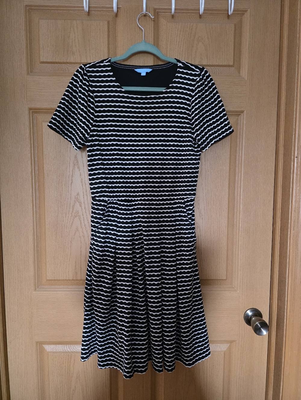 Draper James Black & White Stripe Fit & Flare Dress Sz M NWOT Pockets